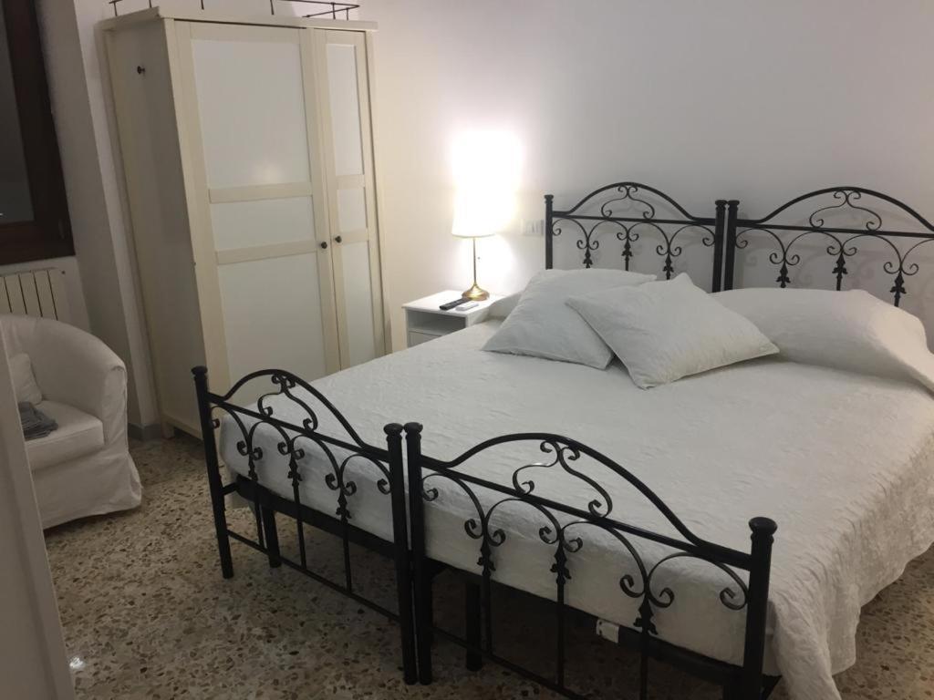Villino Donna Rita Hotel Lecce Bagian luar foto