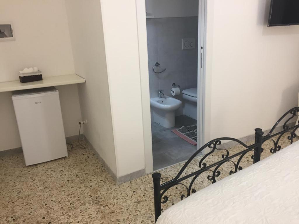 Villino Donna Rita Hotel Lecce Bagian luar foto